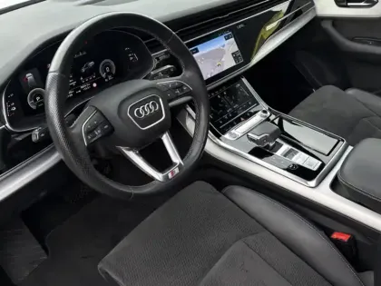 Photo 18 Audi Q7 60 TFSI e quattro Competition 
