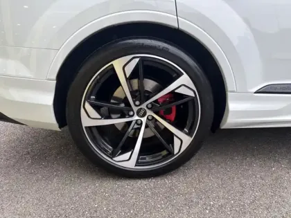 Photo 12 Audi Q7 60 TFSI e quattro Competition 