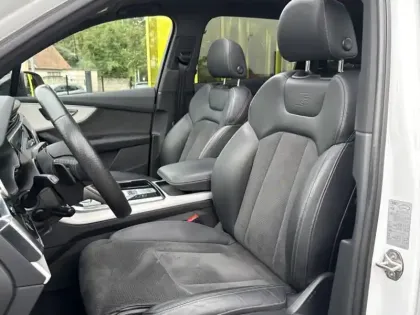 Photo 16 Audi Q7 60 TFSI e quattro Competition 