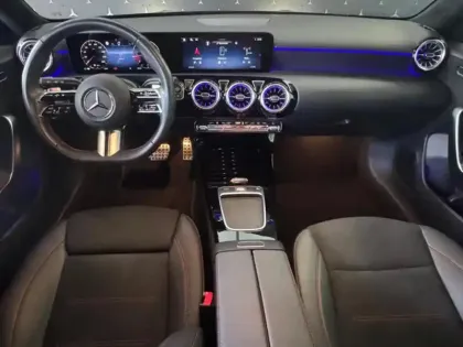 Photo 10 Mercedes Classe A 200 d AMG Line