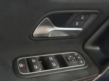 Photo 19 Mercedes Classe A 200 d AMG Line