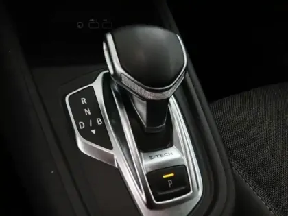 Photo 14 Renault Captur  1.6 E-Tech hybride 145ch Techno