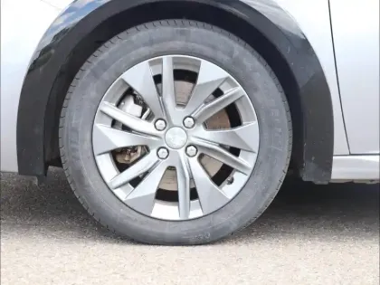 Photo 7 Peugeot 208  e- 136ch Style