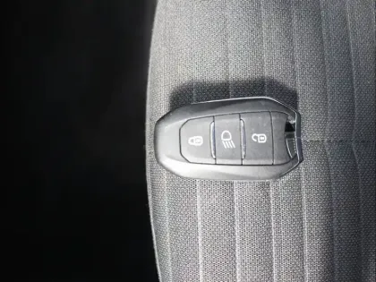 Photo 14 Peugeot 208  e- 136ch Style