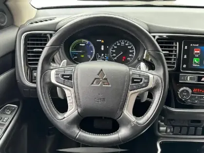 Photo 12 Mitsubishi Outlander  PHEV Twin Motor Business 4WD Euro6d-T EVAP 5cv