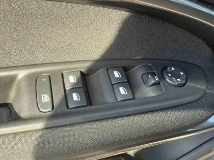 Photo 13 Fiat 600  1.2 Hybrid Turbo 110ch Pop eDCT6 Step 2
