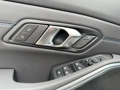 Photo 25 BMW Serie 3 Série 3 Touring 330eA 292ch M Sport