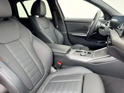 Photo 21 BMW Serie 3 Série 3 Touring 330eA 292ch M Sport