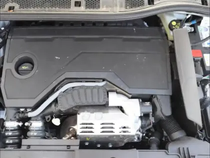 Photo 10 Peugeot 208  1.2 Hybrid 110ch GT e-DCS6