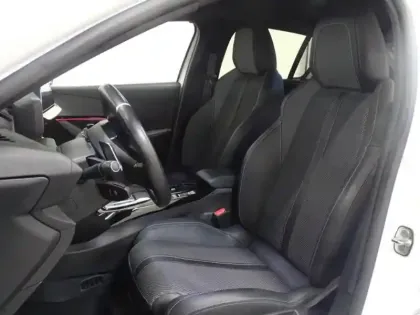 Photo 10 Peugeot 208  1.2 Hybrid 136ch GT e-DCS6
