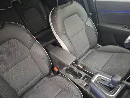 Photo 27 Renault Captur  E-Tech full hybrid 145