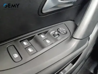 Photo 21 Peugeot 2008  Hybrid 145 e-DCS6