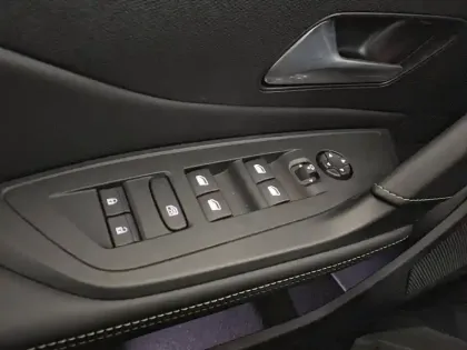 Photo 14 Peugeot 408  Electrique 58 kWh 210 ch