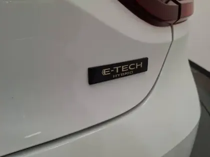 Photo 13 Renault Clio  E-Tech hybride 145