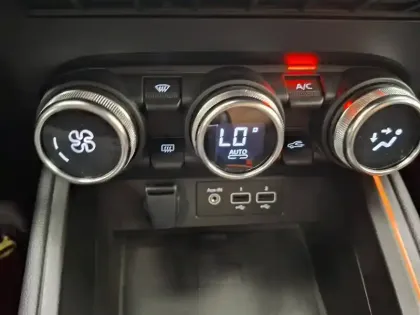 Photo 52 Renault Clio  E-Tech hybride 145