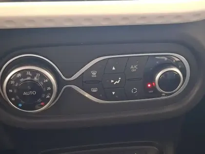 Photo 38 Renault Twingo  III E-Tech