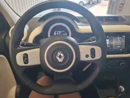 Photo 29 Renault Twingo  III E-Tech