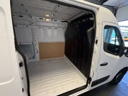 Photo 19 Renault Master  FGN TRAC F3300 L2H2 DCI 135