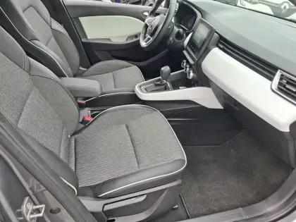 Photo 22 Renault Clio  E-Tech full hybrid 145