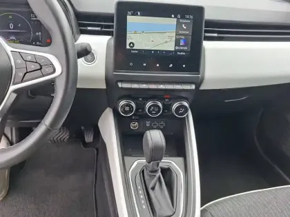 Photo 9 Renault Clio  E-Tech full hybrid 145
