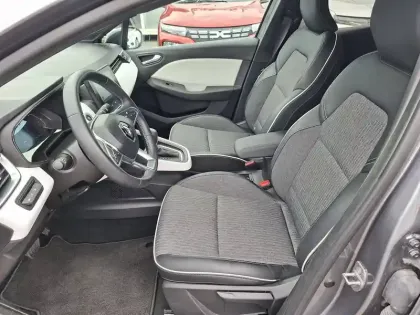Photo 16 Renault Clio  E-Tech full hybrid 145