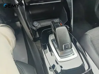 Photo 18 Peugeot 2008  PureTech 130 S&S EAT8