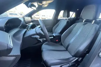 Photo 13 Peugeot 2008  PureTech 100 S&S BVM6