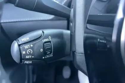 Photo 23 Peugeot 2008  PureTech 100 S&S BVM6