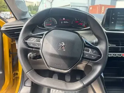 Photo 17 Peugeot 208  PureTech 75 S&S BVM5