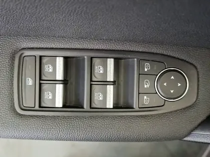 Photo 14 Renault Captur  E-Tech hybride 145