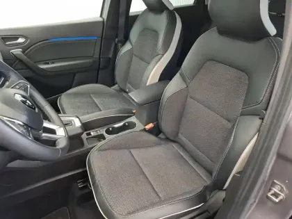 Photo 10 Renault Captur  E-Tech hybride 145