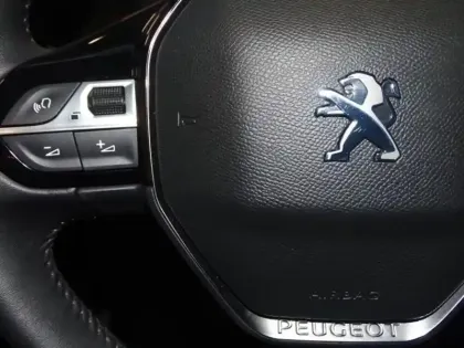 Photo 14 Peugeot 208  e- 136ch Active Pack
