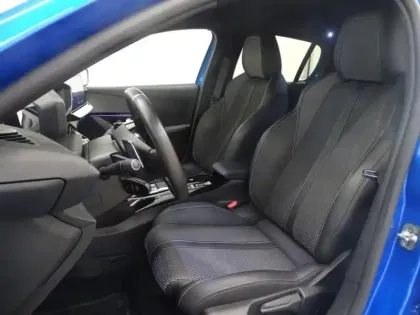 Photo 11 Peugeot 208  1.2 Hybrid 136ch GT e-DCS6