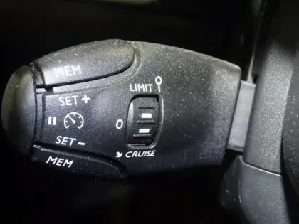 Photo 13 Peugeot 208  1.2 Hybrid 136ch GT e-DCS6