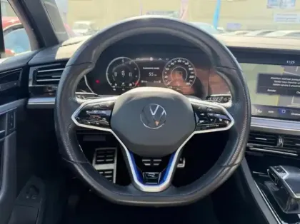 Photo 8 Volkswagen Touareg  3.0 TSI eHybrid 462ch R 4Motion BVA8