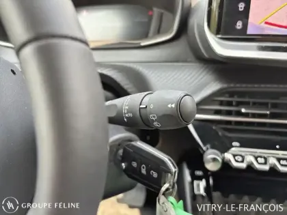 Photo 12 Peugeot 208  1.2 Hybrid 110ch Allure e-DCS6