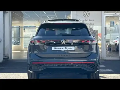 Photo 13 Volkswagen Tiguan  1.5 eTSI 150ch R-Line Exclusive DSG7