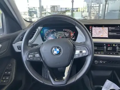 Photo 15 BMW Serie 1 Série 1 116iA 109ch Business Design DKG7