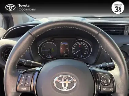 Photo 12 Toyota Yaris  100h Dynamic 5p RC18