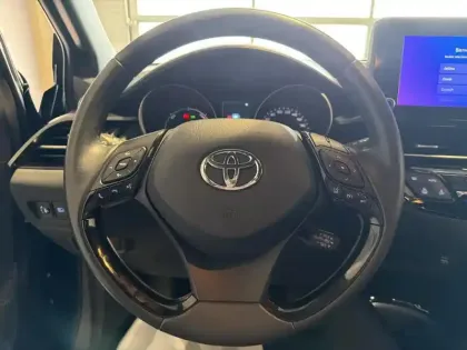 Photo 11 Toyota C-HR  1.8 Hybride 122ch Design Ultimate E-CVT