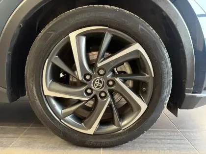 Photo 8 Toyota C-HR  1.8 Hybride 122ch Design Ultimate E-CVT