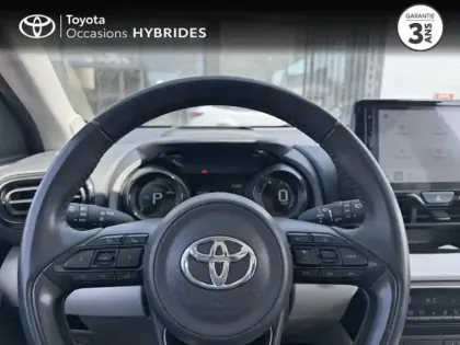 Photo 12 Toyota Yaris  116h Iconic 5p Toit Panoramique