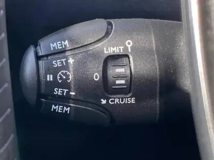 Photo 6 Peugeot 2008  e- 136ch Roadtrip