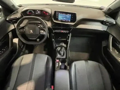 Photo 6 Peugeot 2008  1.2 130 S&S Allure Camera 180 LED Carplay