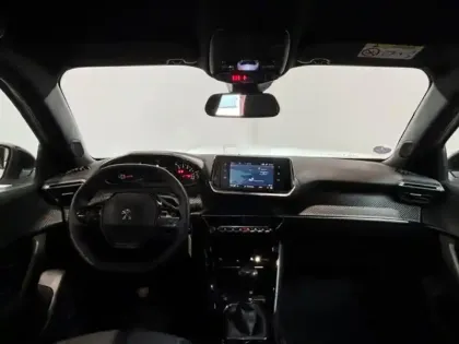 Photo 7 Peugeot 2008  1.2 130 S&S Allure Camera 180 LED Carplay