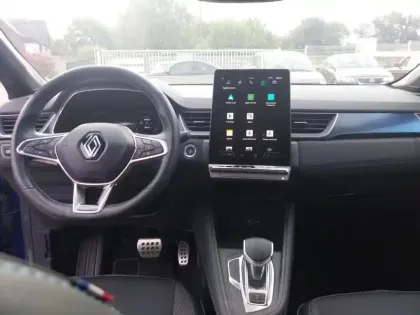 Photo 9 Renault Captur  E-Tech full hybrid 145 ch