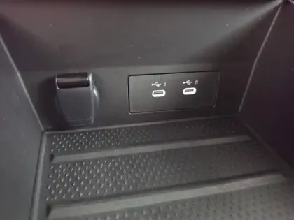 Photo 71 Renault Captur  E-Tech full hybrid 145 ch