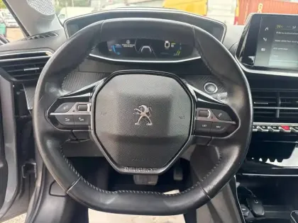 Photo 17 Peugeot 208  Electrique 50 kWh 136ch
