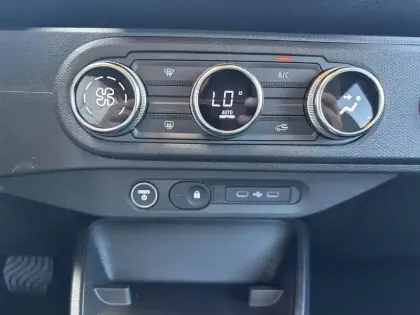 Photo 11 Renault Twingo  E-Tech Electrique 80 ch autonomie urbaine