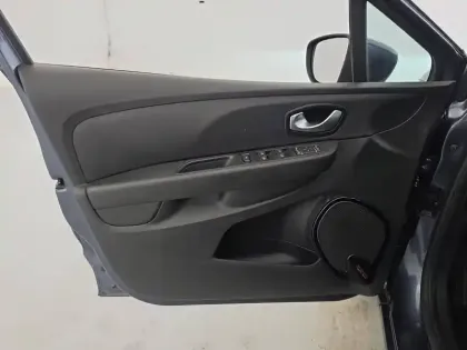 Photo 105 Renault Clio  Estate TCe 120 Energy  EDC